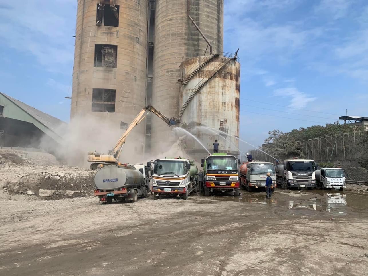 仰制揚塵水柱沖洗