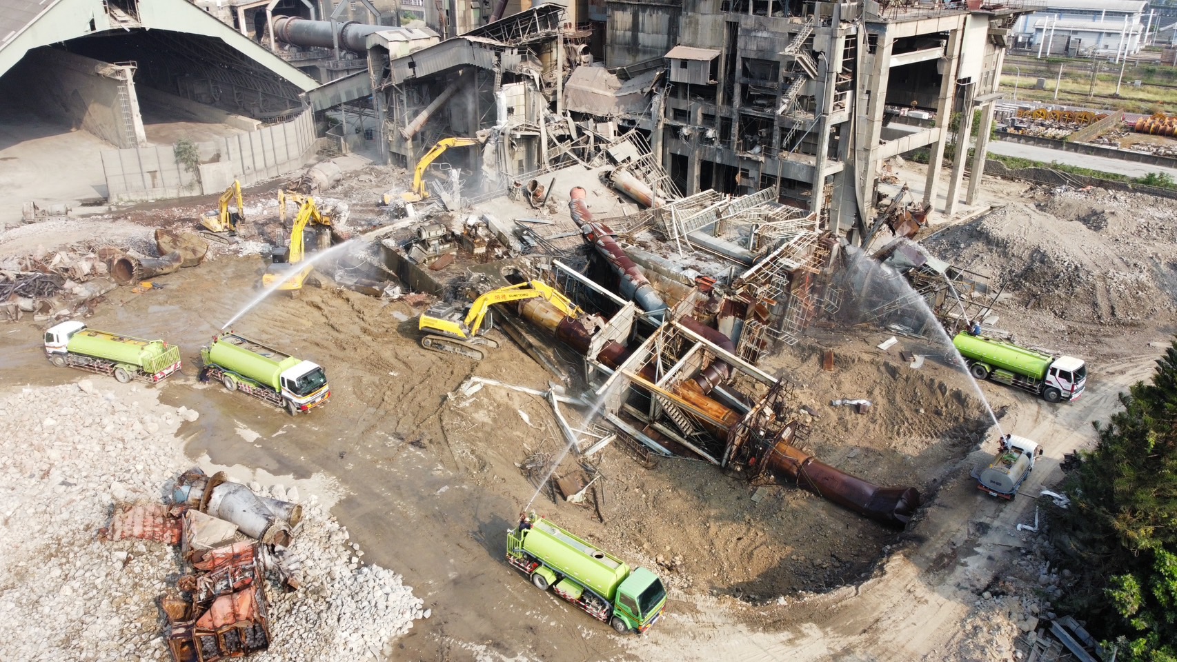 拆除工程水柱噴水